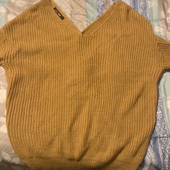 Sweater - Picture 1 of 2